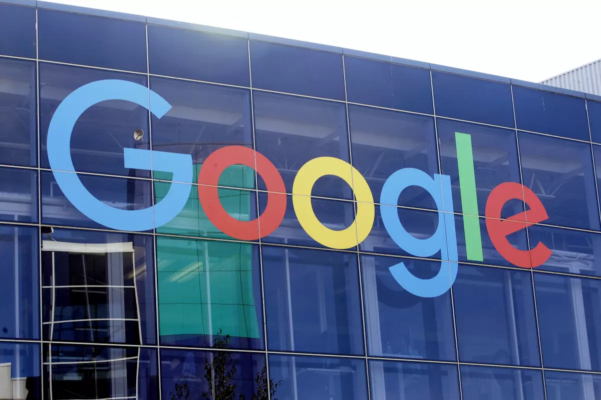 Google está intentando alcanzar a su propio chatbot de inteligencia artificial y a numerosas profesiones. (AP)
